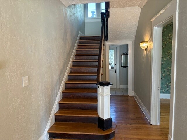 Building Photo - 305 E Lytle St