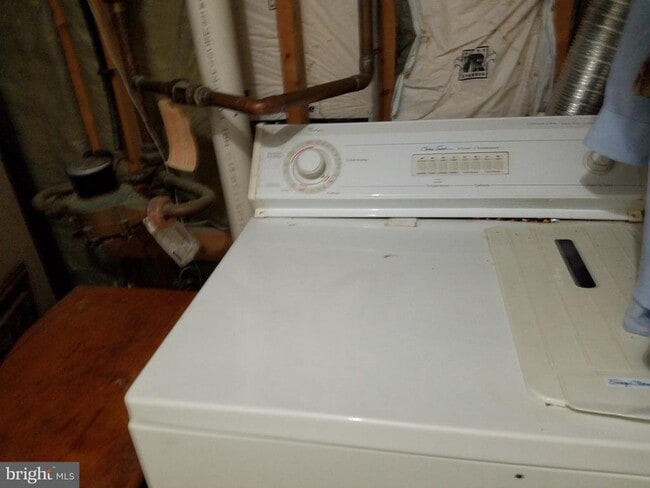 Building Photo - 21227 Delevan Way