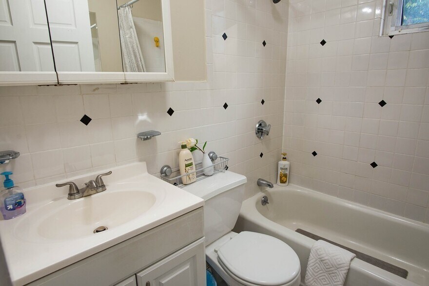 Building Photo - 1 Torpie St