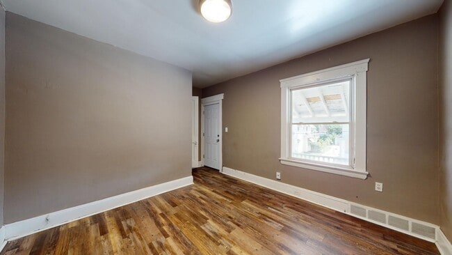 Building Photo - 4104 Clybourne