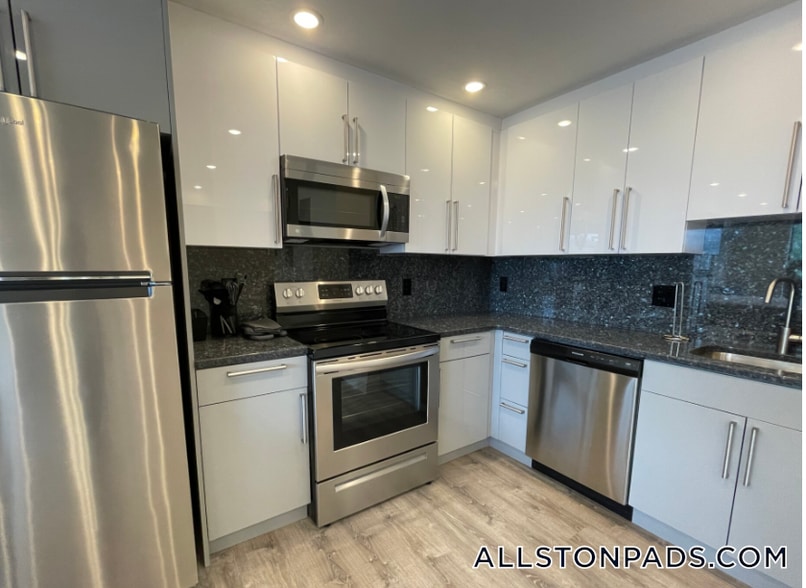 Building Photo - 1028 Commonwealth Ave