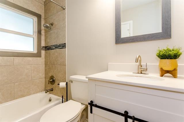 Building Photo - 10265 San Lorenzo Dr