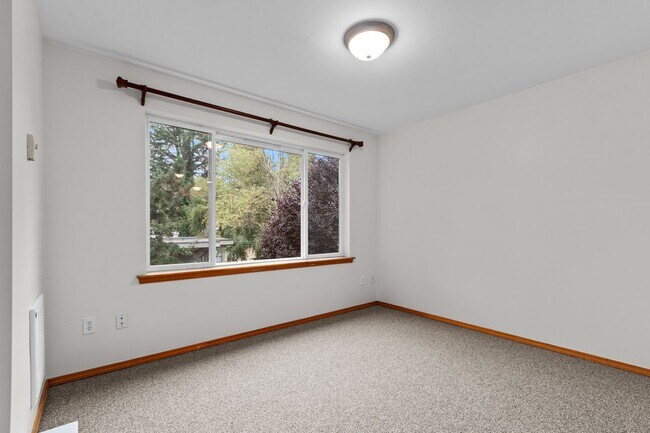 Building Photo - 3bd/2.5ba Seattle House