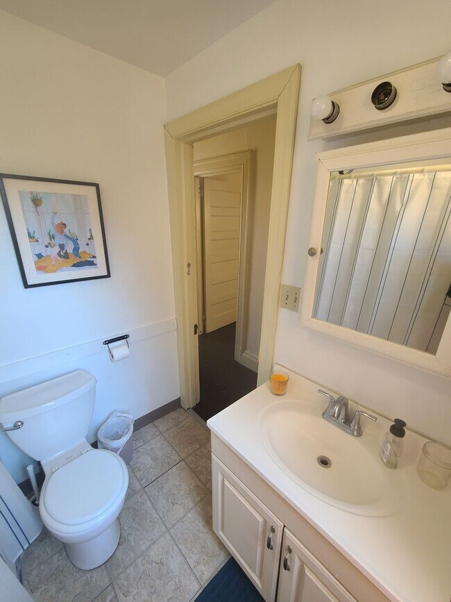 Building Photo - 405 McKee Pl