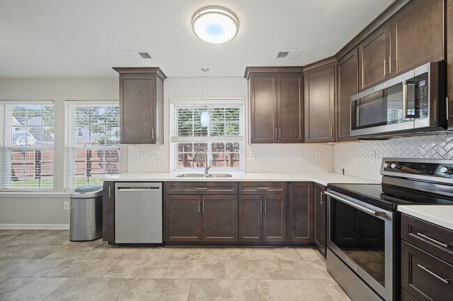 Building Photo - 601 Pawleys Arch