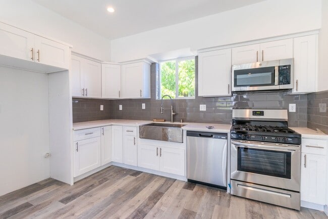 Building Photo - 5142 Riverton Ave