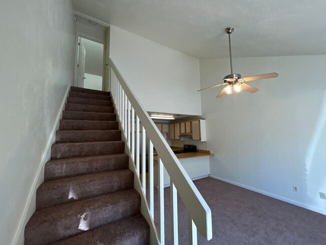 Building Photo - Sun-Filled 2/2 with Stainless Appliances & New Carpet