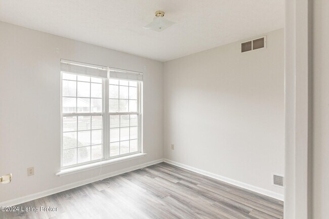 Building Photo - 6013 Fairridge Ct