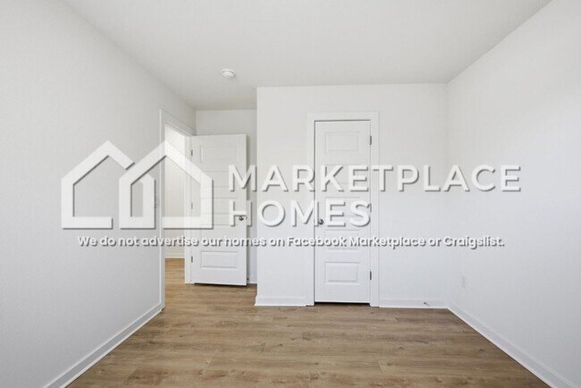 Building Photo - 3040 Laredo Ln