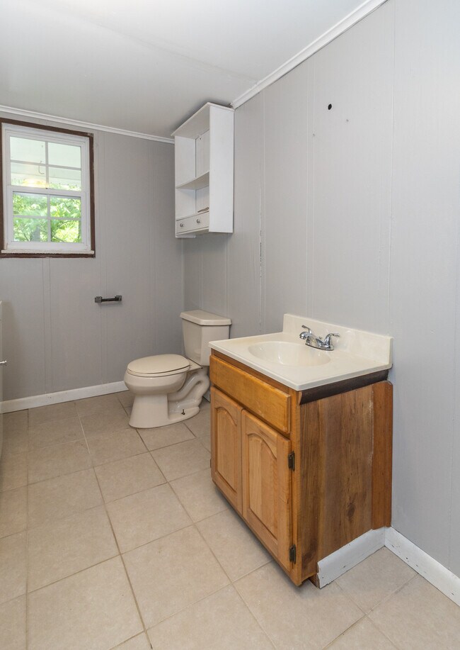 Building Photo - 513 Benton Cir