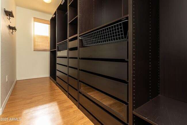 Building Photo - 706 E Washington St