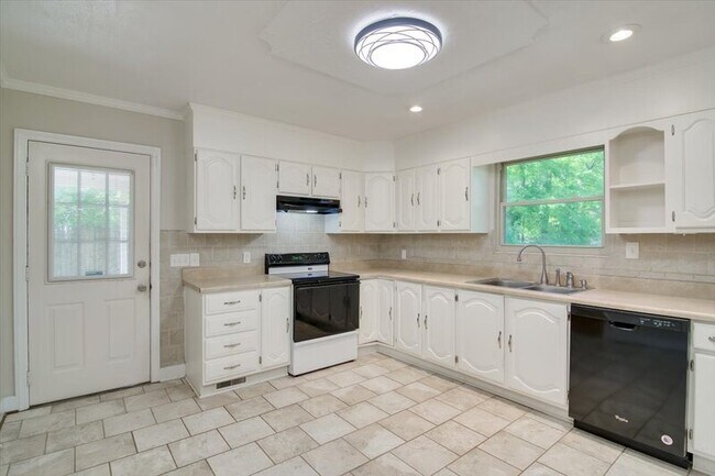Building Photo - 427 Ashland Dr