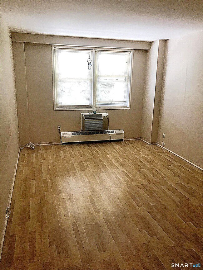 Building Photo - 444 Bedford St