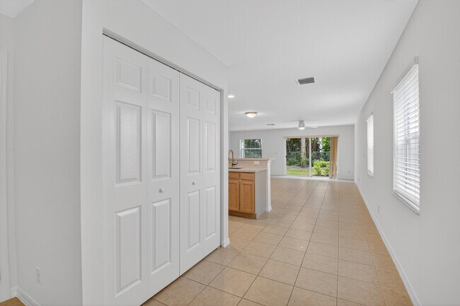 Building Photo - 16206 Sierra Palms Dr