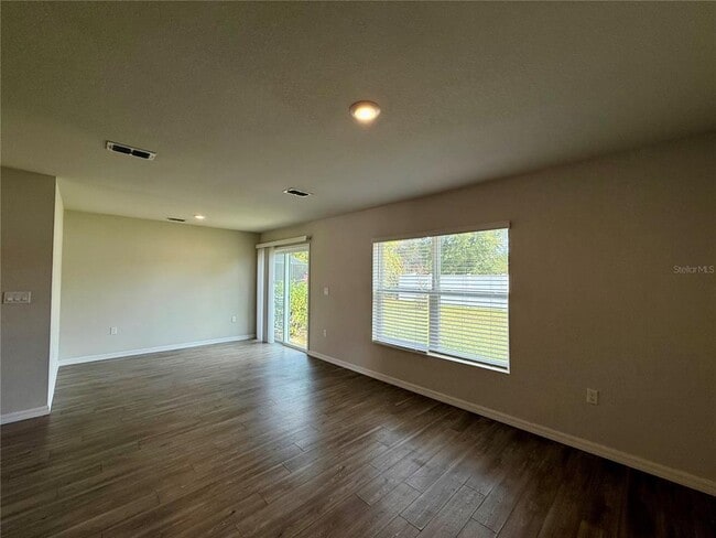 Building Photo - 14 Serene Pl