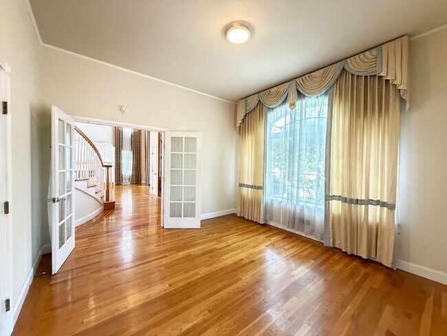 Building Photo - 738 Palmera Ct