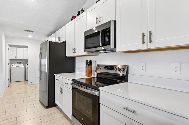 Building Photo - 15217 Zircon Red Dr