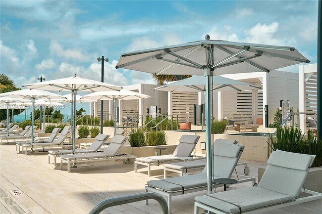 Building Photo - 300 Biscayne Blvd Way