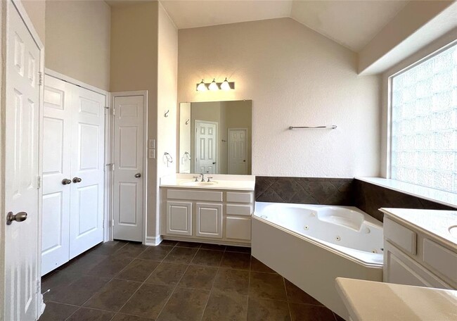 Building Photo - 5307 Riverstone Crossing Dr