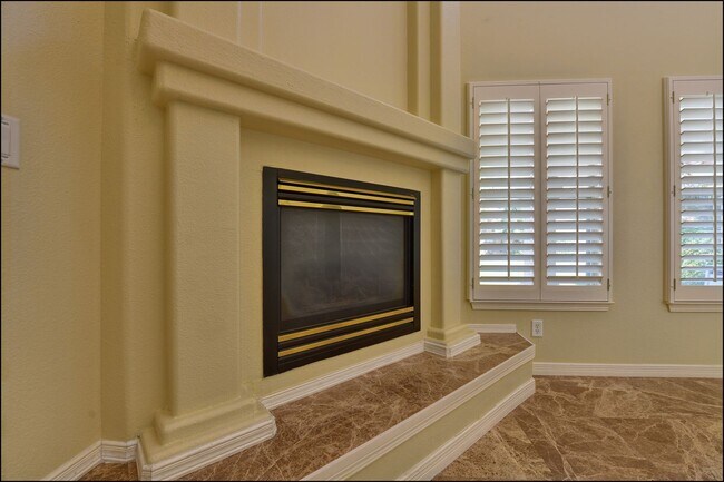 Building Photo - Available to view!