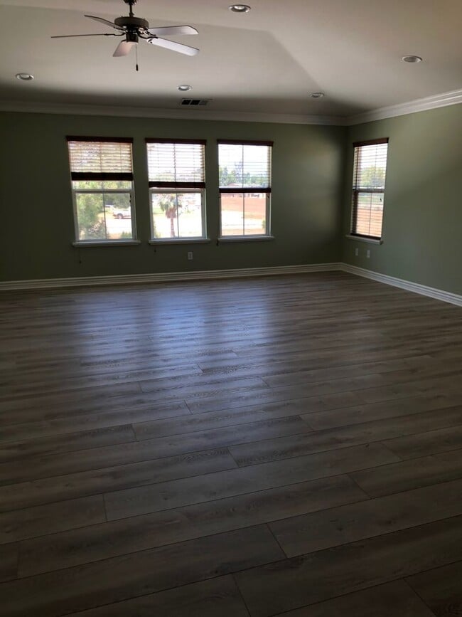Building Photo - Z519 Cedarbrook Ln