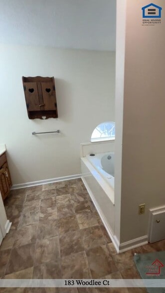 Building Photo - 183 Woodlee Ct