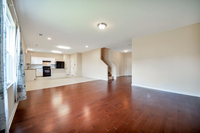 Building Photo - Spence Creek Rental!