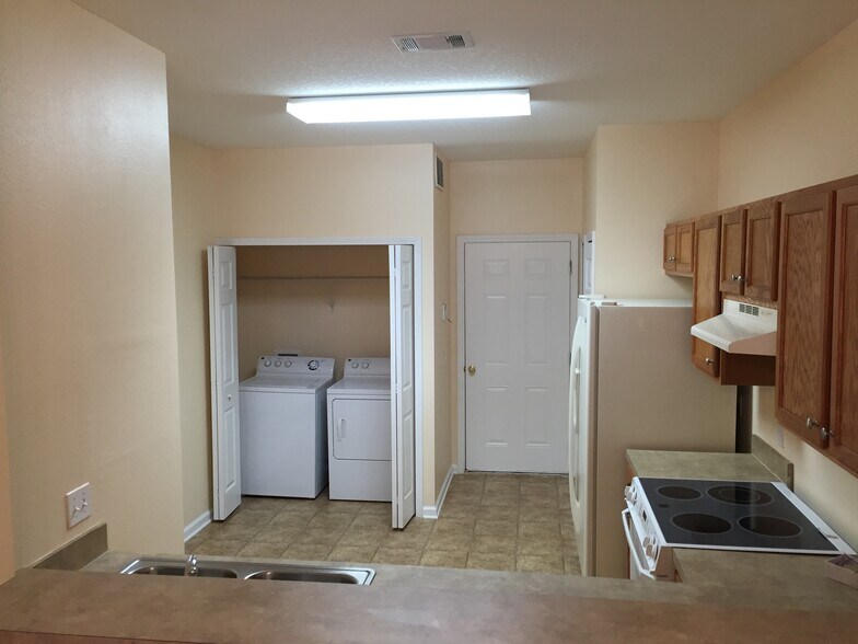 Building Photo - 7759 Playschool Ln