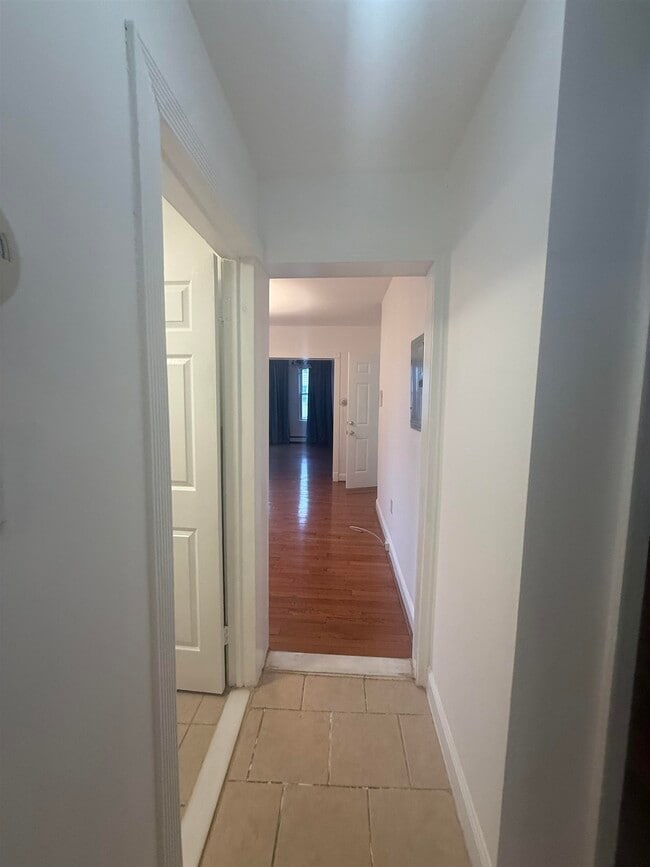 Building Photo - 220 Summit Ave