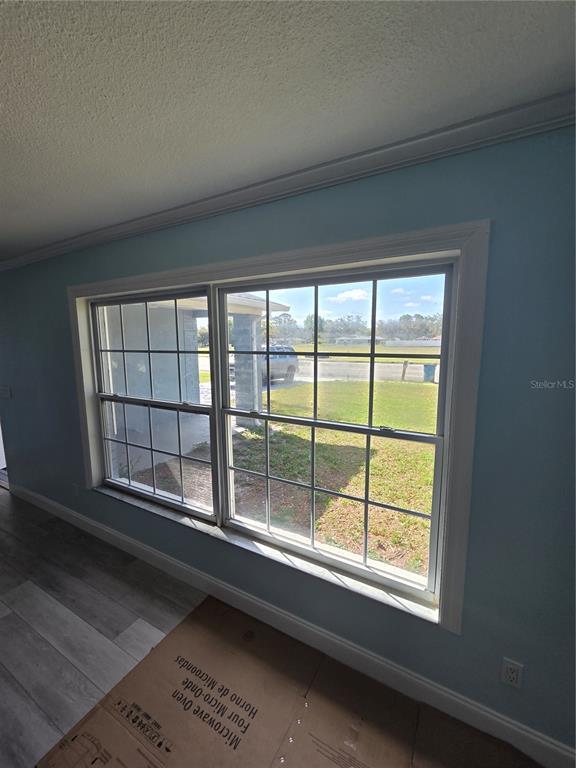 Building Photo - 9001 Spring Hill Dr