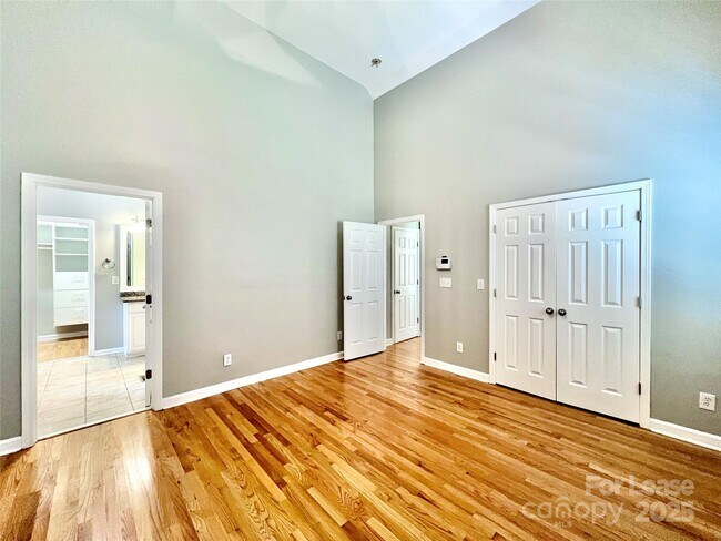 Building Photo - 811 Deercross Ln