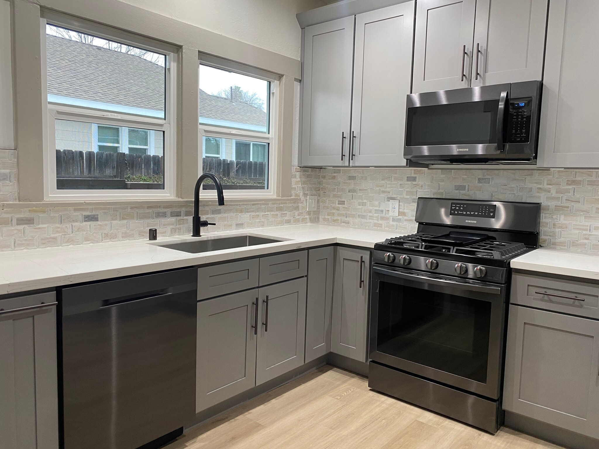 Building Photo - 1826 Lincoln Ave