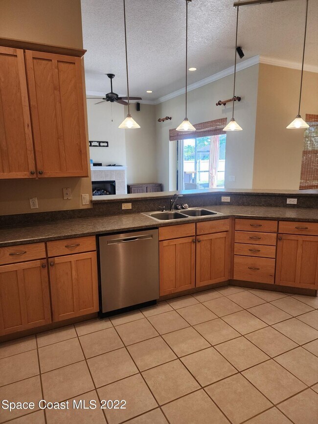 Building Photo - 220 Northgrove Dr