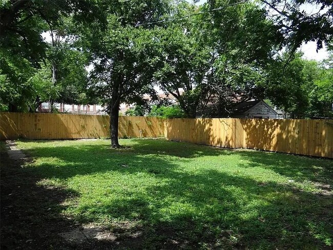 Building Photo - 905 E Morningside Dr