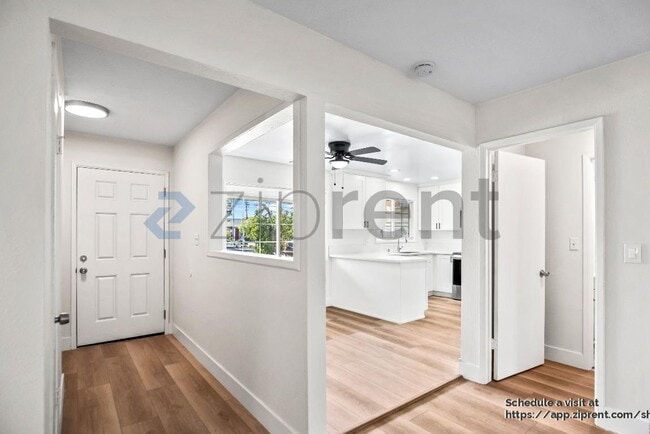 Building Photo - 451 Helen Ave