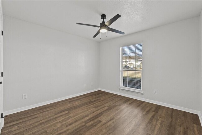 Building Photo - 2142 Roatan Calle