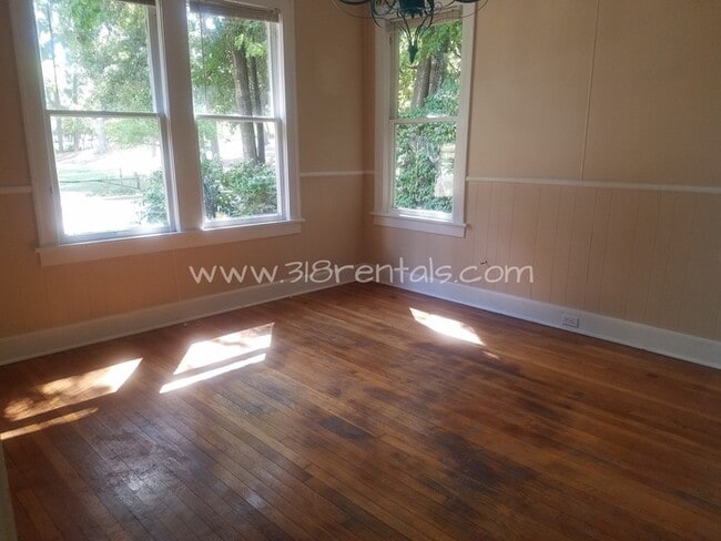 Building Photo - Great Highland home available!