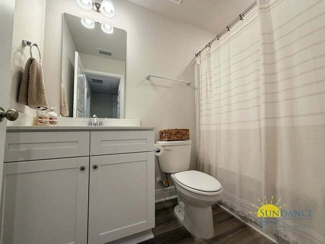 Building Photo - Stunning 3 Bedroom Townhouse in Brittany Oaks!