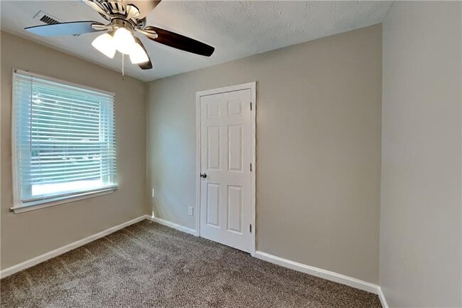 Building Photo - 101 Chantilly Ln