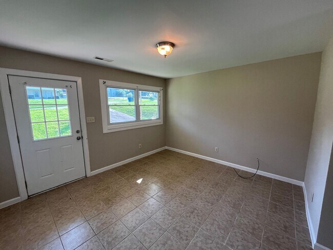 Building Photo - Three Bedroom Home Within Walking Distance to Alabama A&M