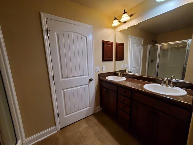Building Photo - 2504 Millwood Cir SE