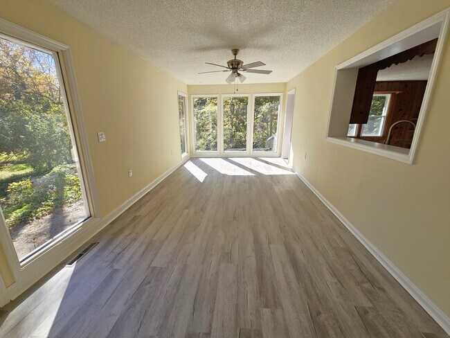 Building Photo - 609 Memorial Dr Ext