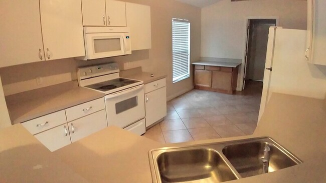Building Photo - 14528 Lake Price Dr