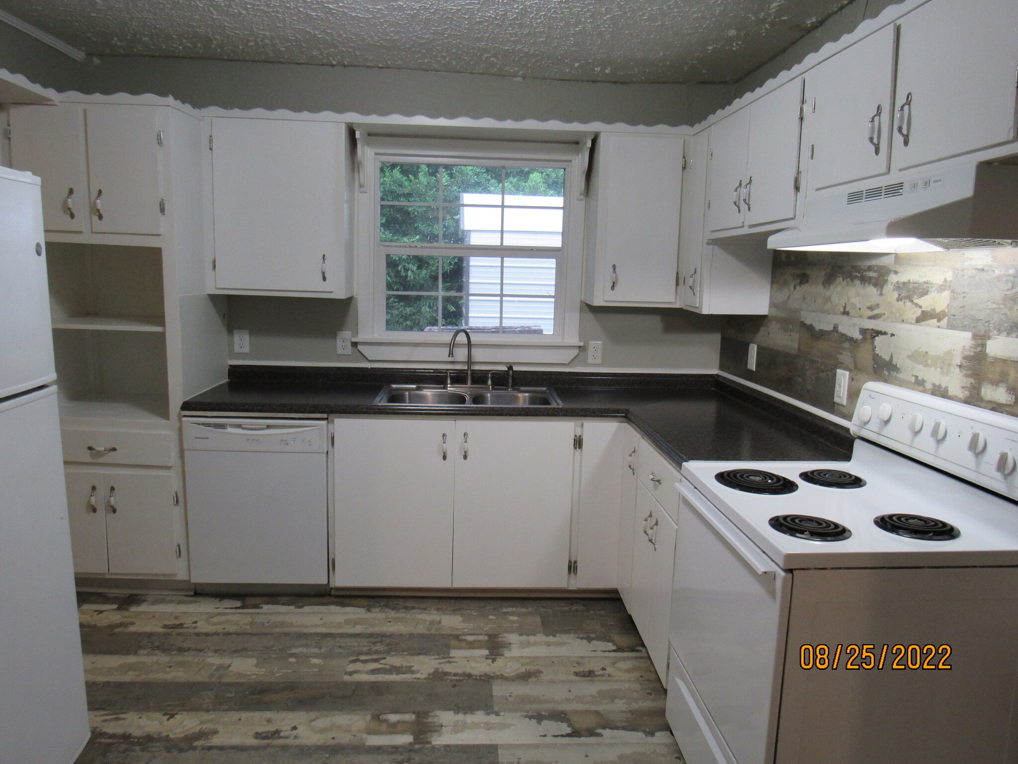 Building Photo - 2215 Macy Ave