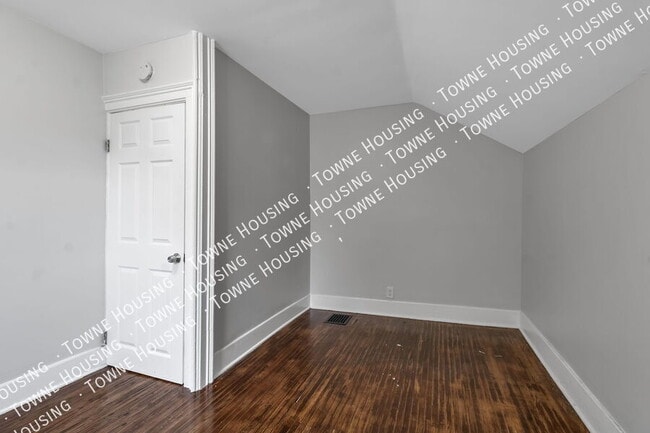 Building Photo - 105 Mariner St