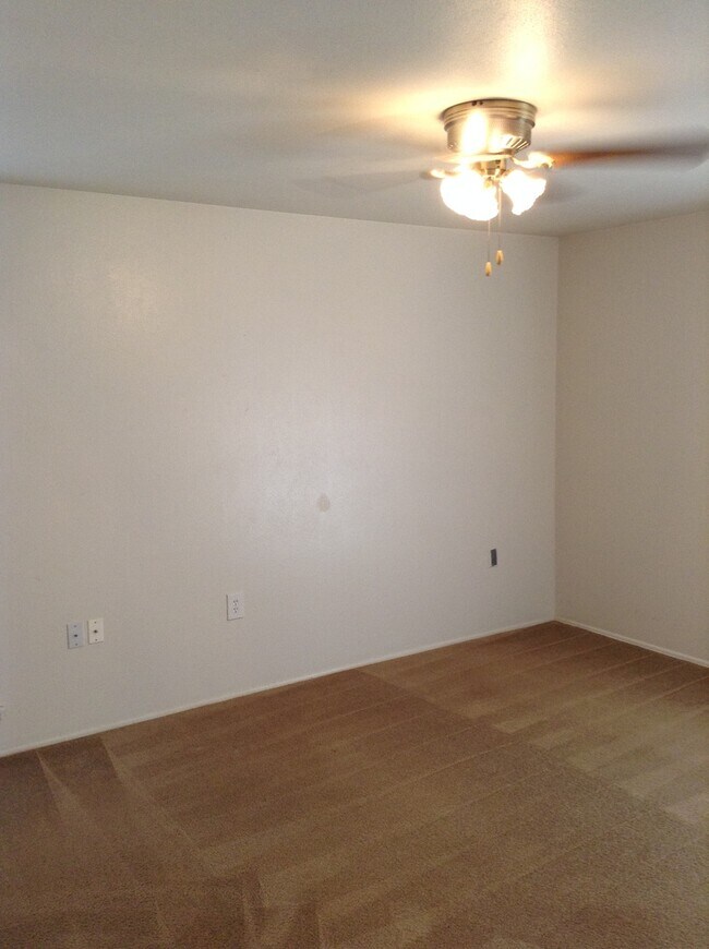 Building Photo - 12648 King Oaks Dr