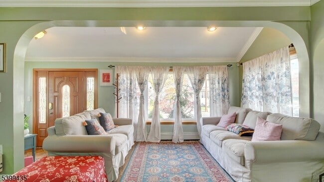 Building Photo - 836 Livingston Rd