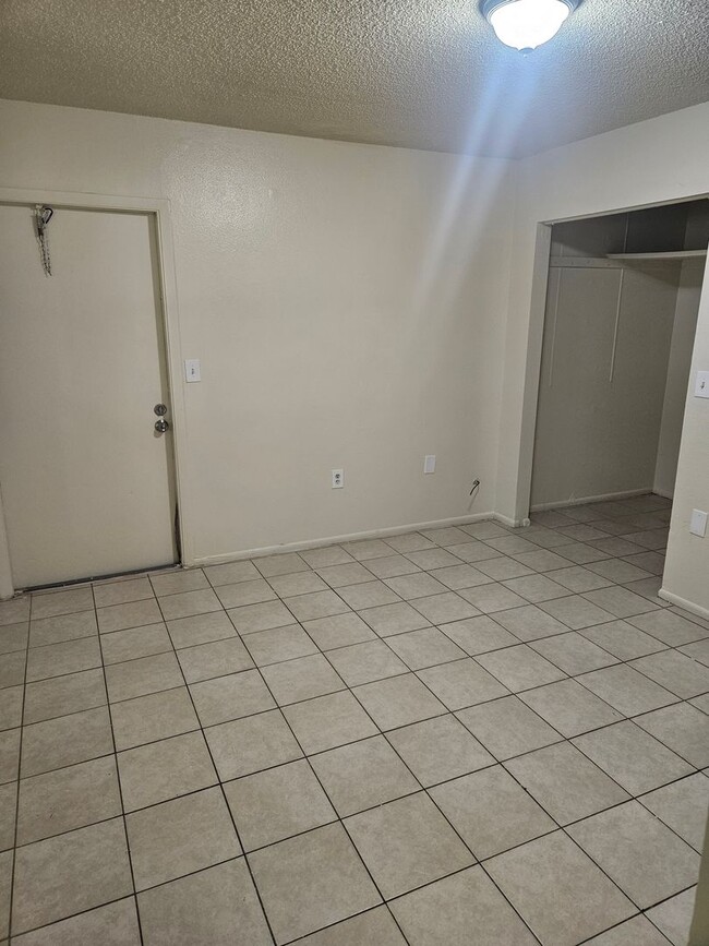 Building Photo - 3/2 DUPLEX