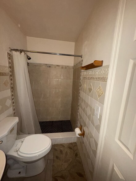 Building Photo - 6001 NW 43rd Ave