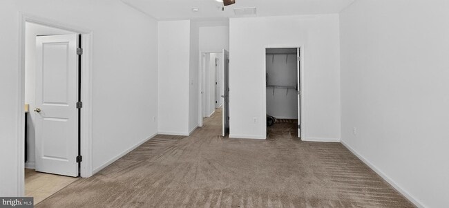 Building Photo - 5363 S Center Dr